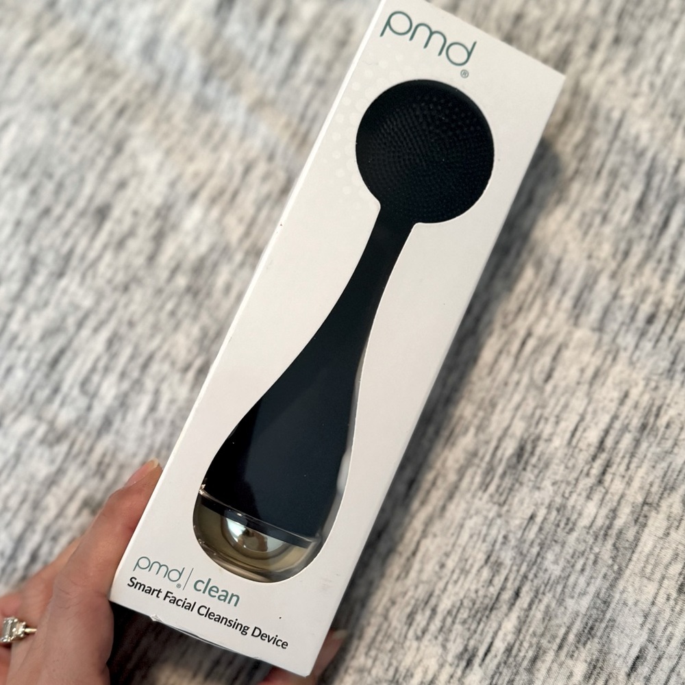 PDM Cleaning Device NWT - Black